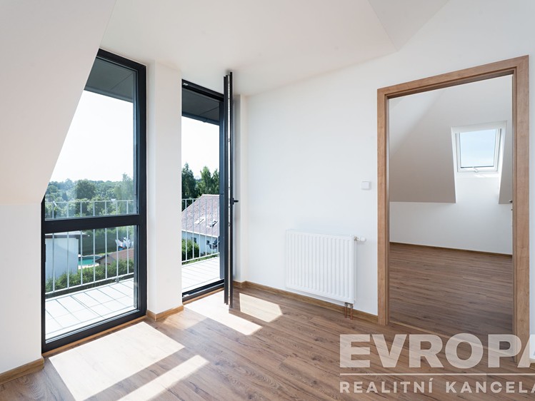 Prodej bytu 2+kk 52 m² (Podkrovní) - foto 1