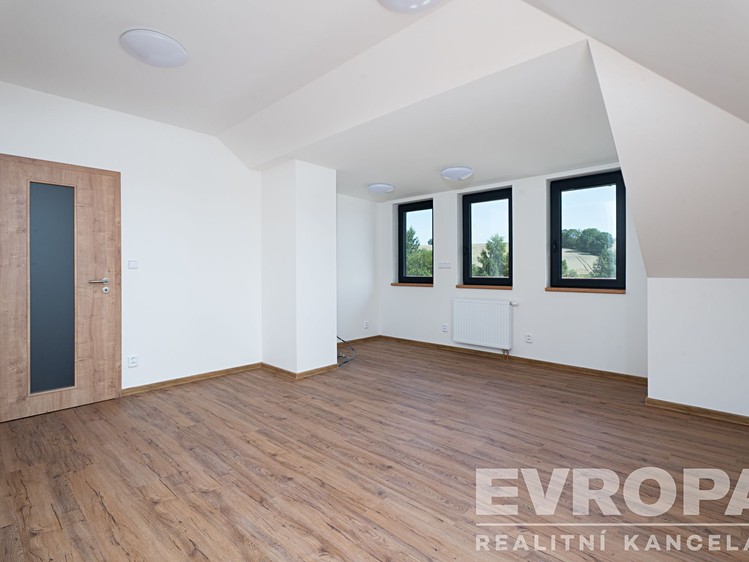 Prodej bytu 2+kk 52 m² (Podkrovní) - foto 3