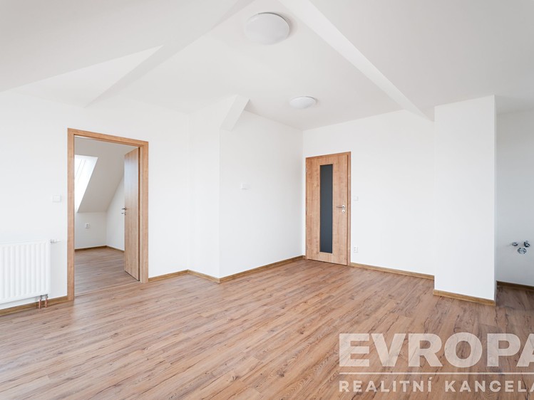 Prodej bytu 2+kk 52 m² (Podkrovní) - foto 5