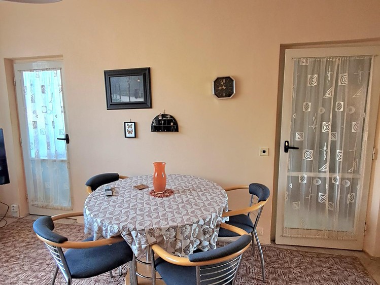 Prodej bytu 4+1 92 m² (Jednopodlažní) - foto 2