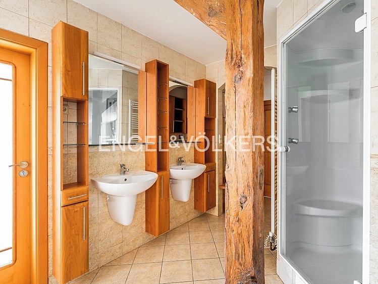 Prodej bytu 6 pokojů a více 240 m² - foto 8