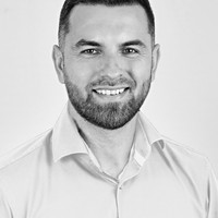 Saša Vach