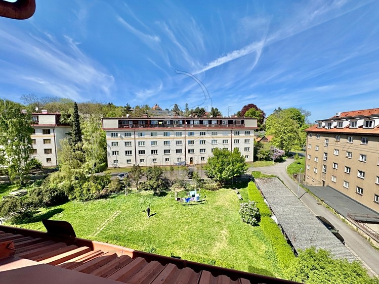 Prodej bytu 2+1 57 m² (Podkrovní) - foto 1