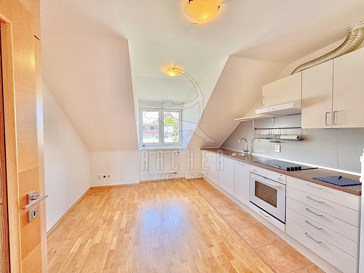 Prodej bytu 2+1 57 m² (Podkrovní) - foto 7