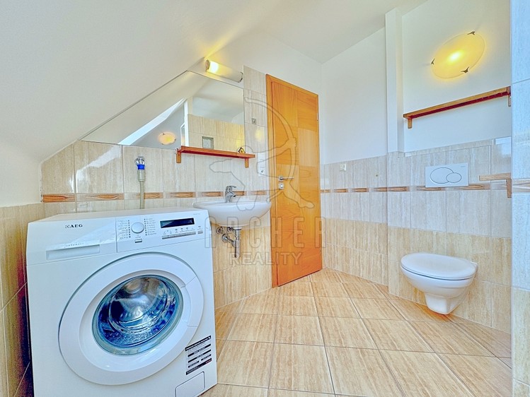Prodej bytu 2+1 57 m² (Podkrovní) - foto 8