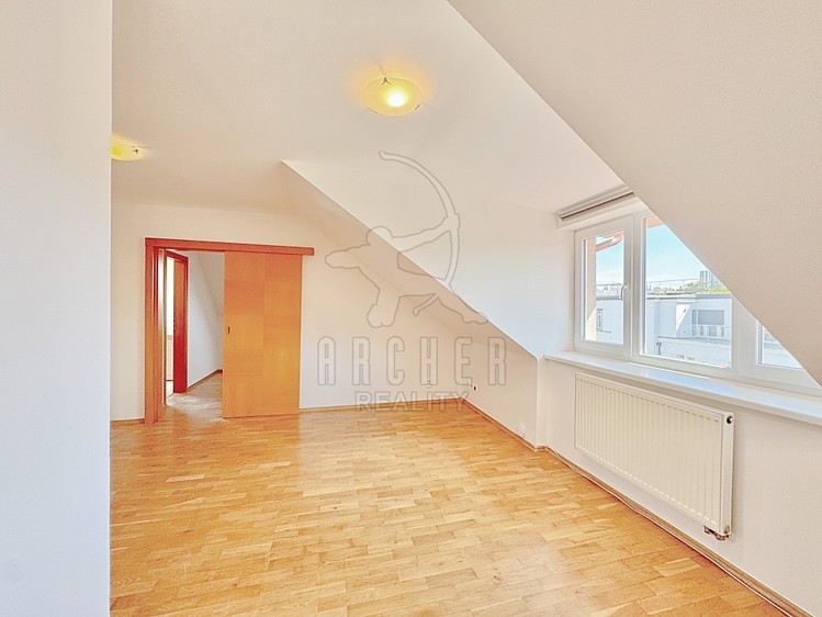Prodej bytu 2+1 57 m² (Podkrovní) - foto 6