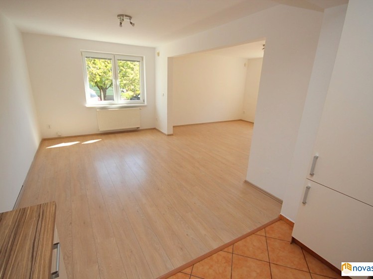 Pronájem bytu 2+kk 73 m² - foto 3