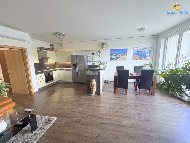 Pronájem bytu 3+kk 100 m² - foto 3