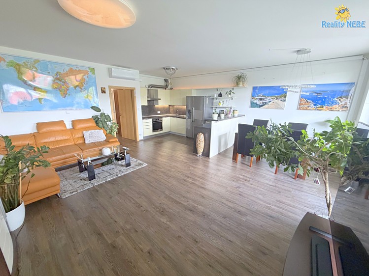 Pronájem bytu 3+kk 100 m² - foto 1