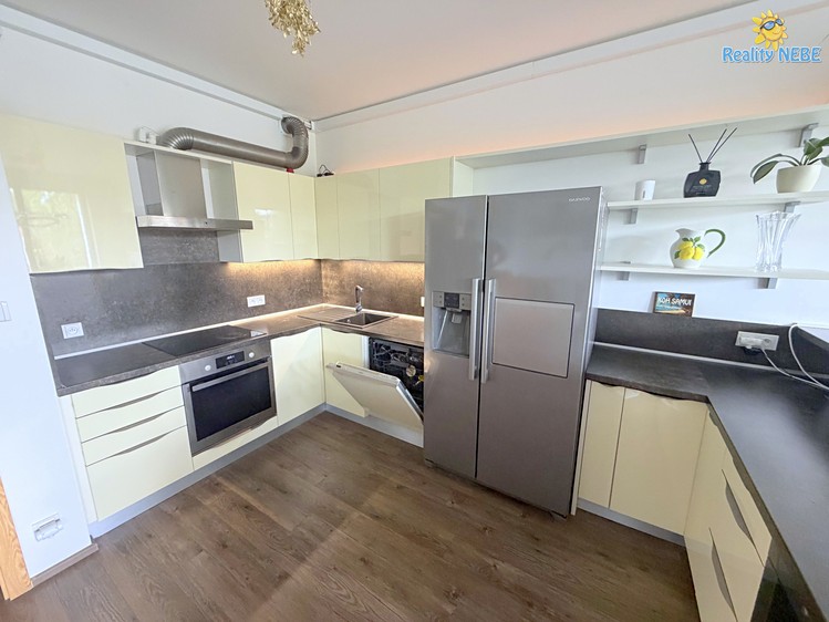 Pronájem bytu 3+kk 100 m² - foto 5