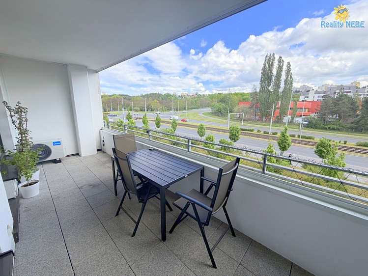 Pronájem bytu 3+kk 100 m² - foto 8