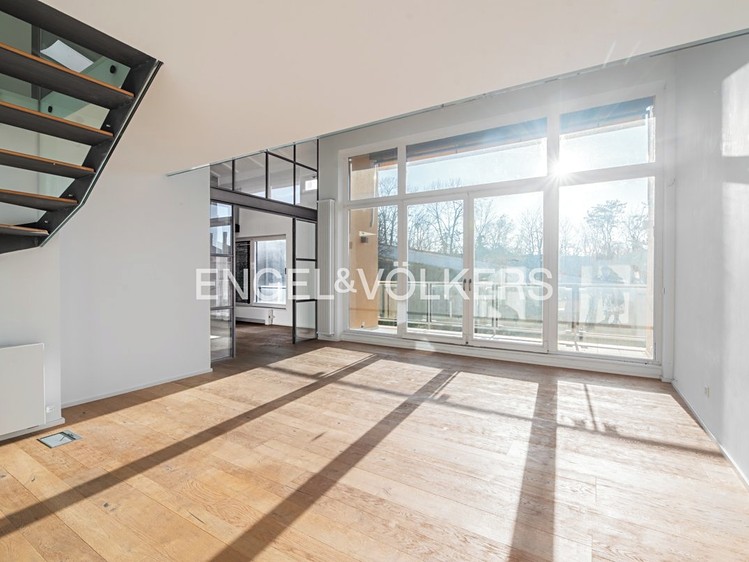 Pronájem bytu 6 pokojů a více 324 m² - foto 2