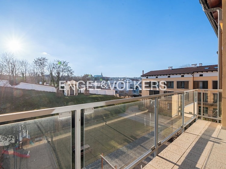 Pronájem bytu 6 pokojů a více 324 m² - foto 3