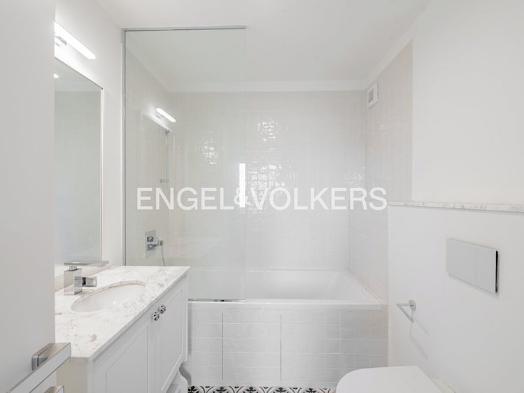 Pronájem bytu 6 pokojů a více 324 m² - foto 6