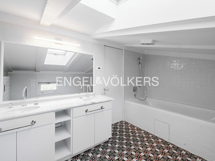 Pronájem bytu 6 pokojů a více 324 m² - foto 8