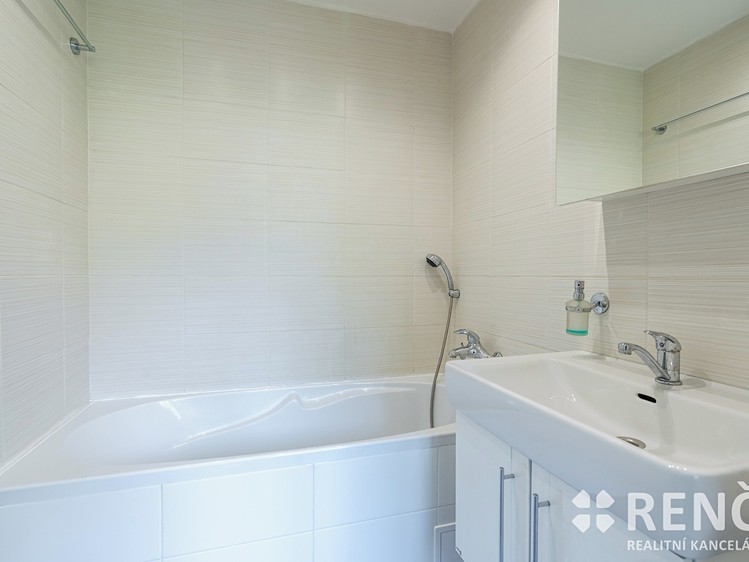 Pronájem bytu 3+1 75 m² - foto 4