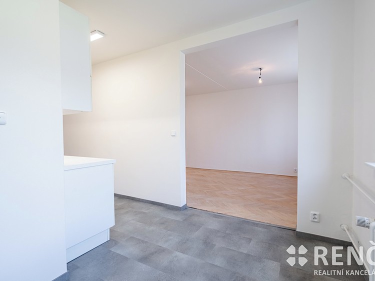 Pronájem bytu 3+1 75 m² - foto 8