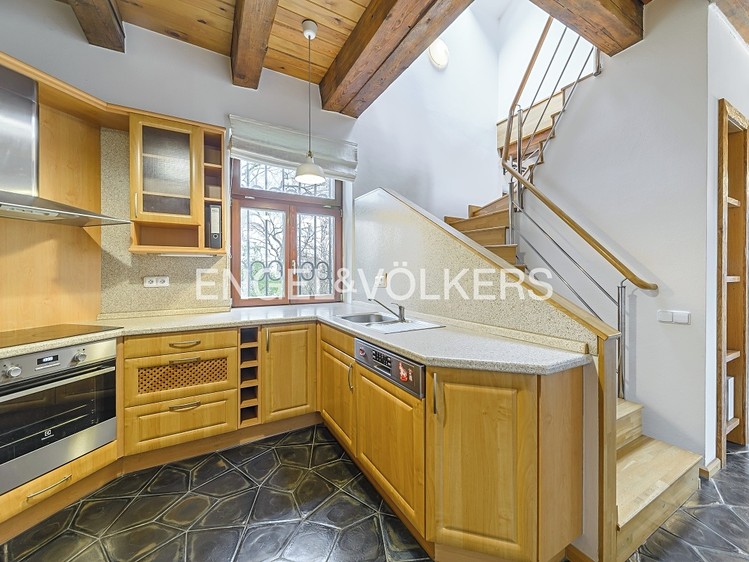 Pronájem bytu 4+kk 170 m² (Mezonet) - foto 4