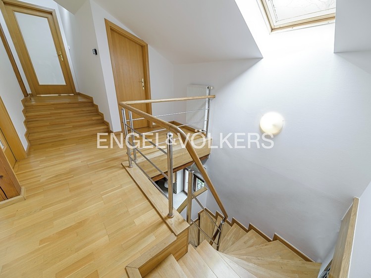 Pronájem bytu 4+kk 170 m² (Mezonet) - foto 8