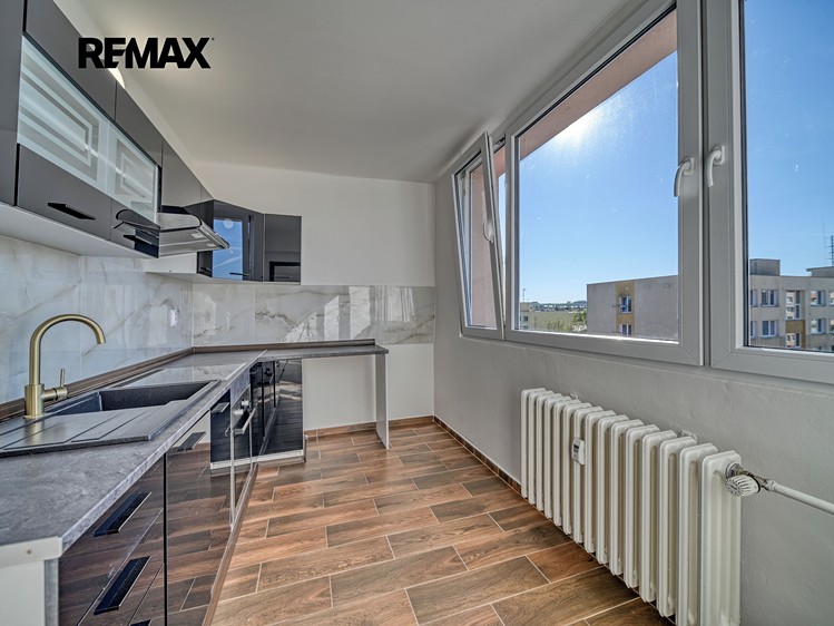 Pronájem bytu 3+1 72 m² - foto 2