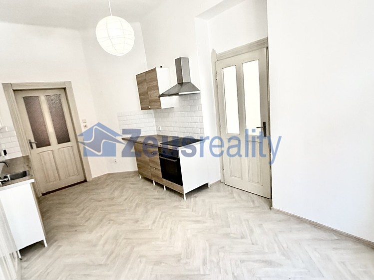 Pronájem bytu 2+1 66 m² - foto 2