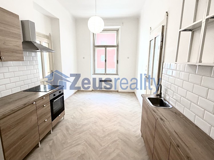 Pronájem bytu 2+1 66 m² - foto 1