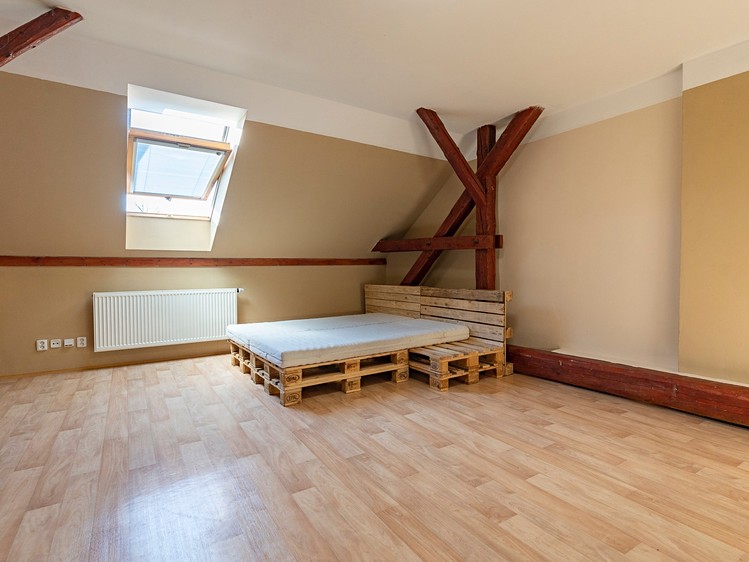 Pronájem bytu 1+kk 34 m² (Podkrovní) - foto 4