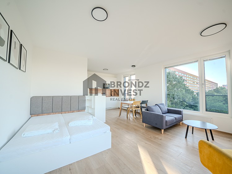 Pronájem bytu 2+kk 57 m² (Jednopodlažní) - foto 4