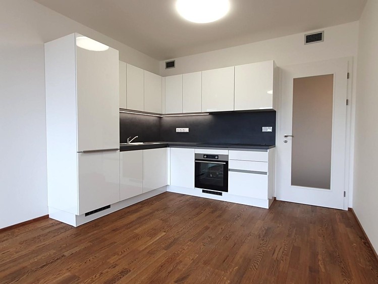 Pronájem bytu 2+kk 61 m² - foto 1
