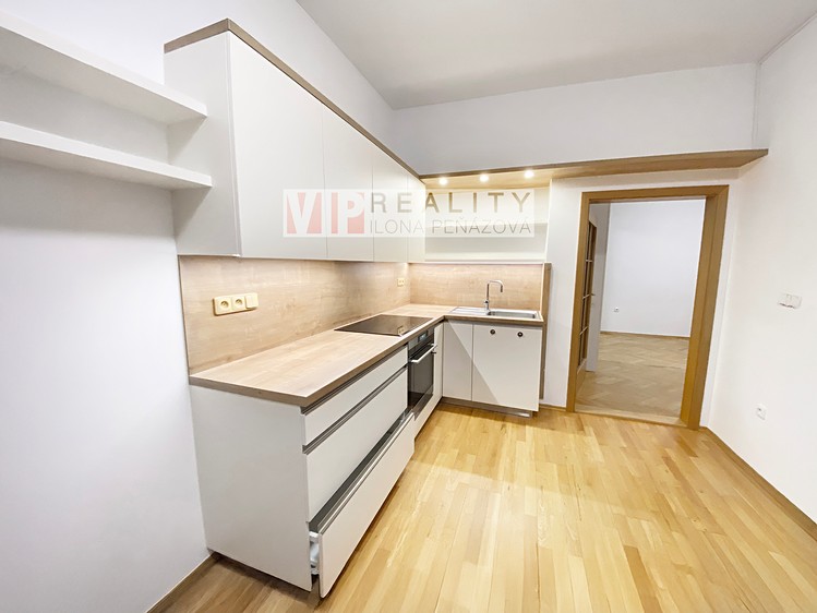 Pronájem bytu 2+1 61 m² - foto 2