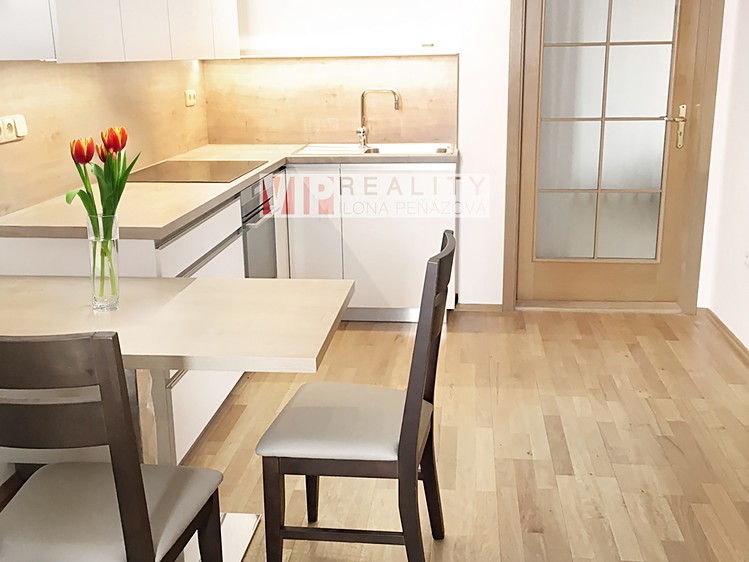 Pronájem bytu 2+1 61 m² - foto 3
