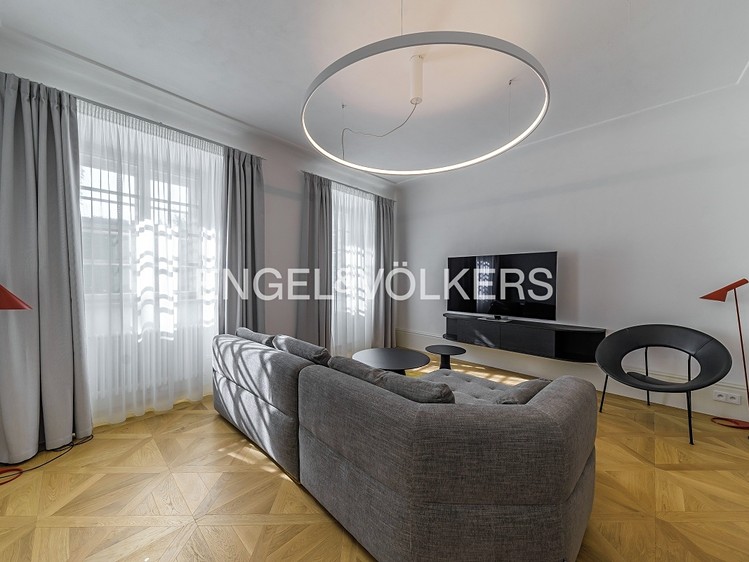 Pronájem bytu 3+1 98 m² - foto 1