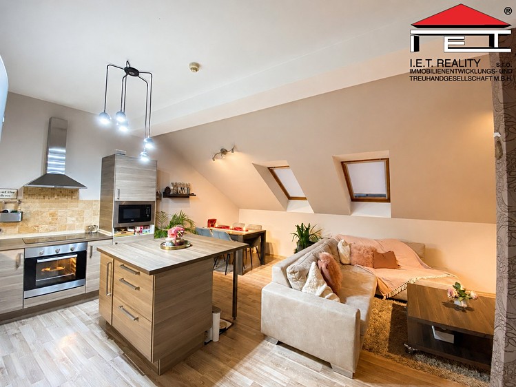 Pronájem bytu 3+kk 100 m² - foto 1