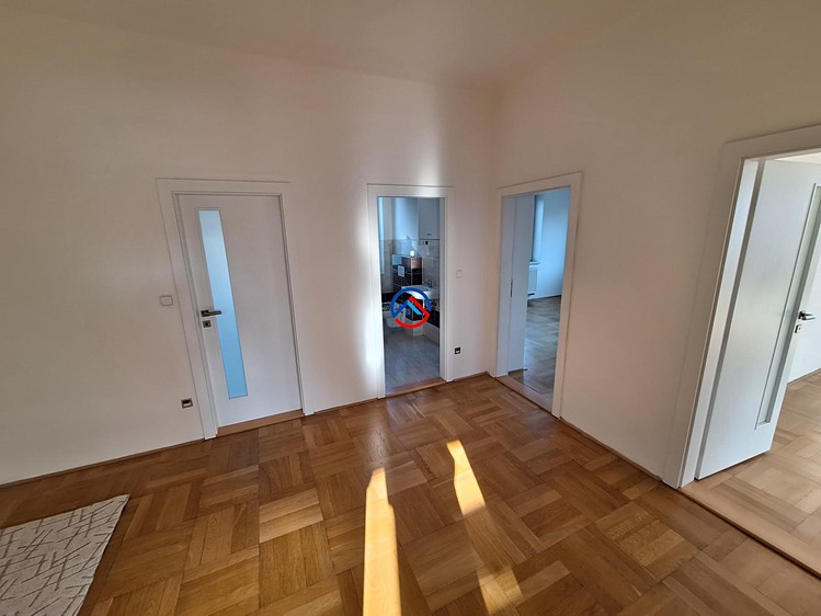 Pronájem bytu 3+kk 100 m² (Jednopodlažní) - foto 3