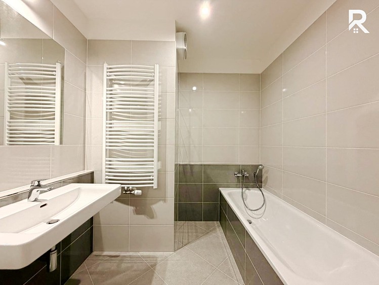Pronájem bytu 3+kk 75 m² - foto 3