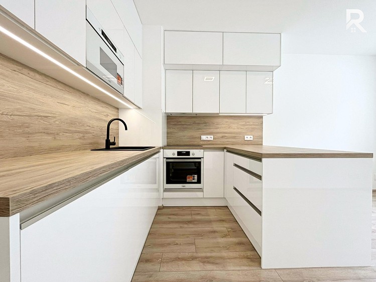 Pronájem bytu 1+kk 27 m² - foto 1