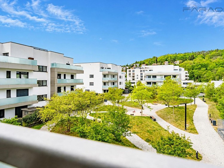 Pronájem bytu 2+kk 71 m² - foto 4