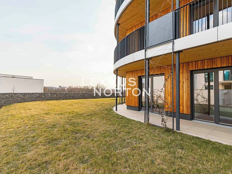 Pronájem bytu 3+kk 68 m² - foto 3