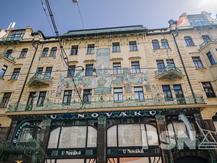 Pronájem bytu atypické 884 m² - foto 2