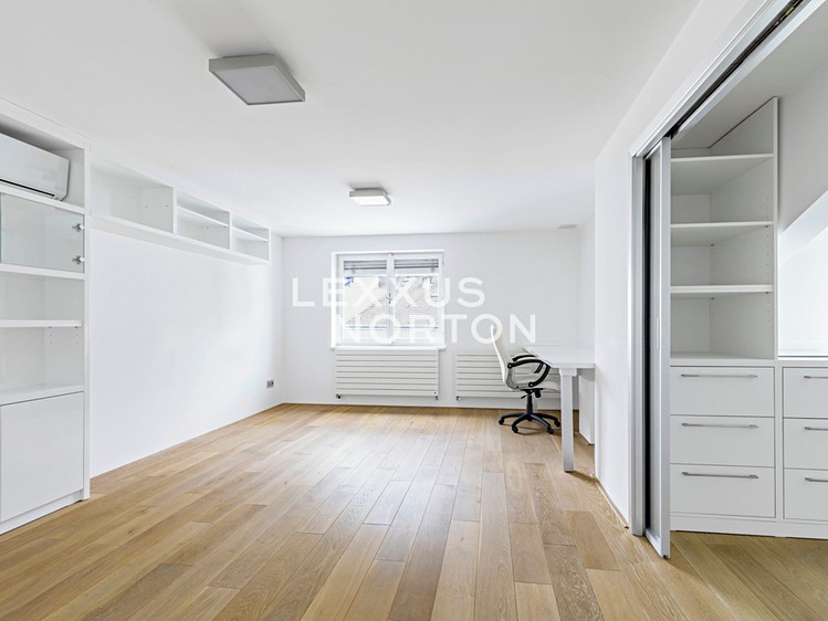 Pronájem bytu 4+kk 192 m² - foto 2
