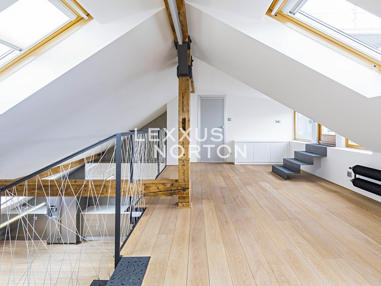 Pronájem bytu 4+kk 192 m² - foto 3