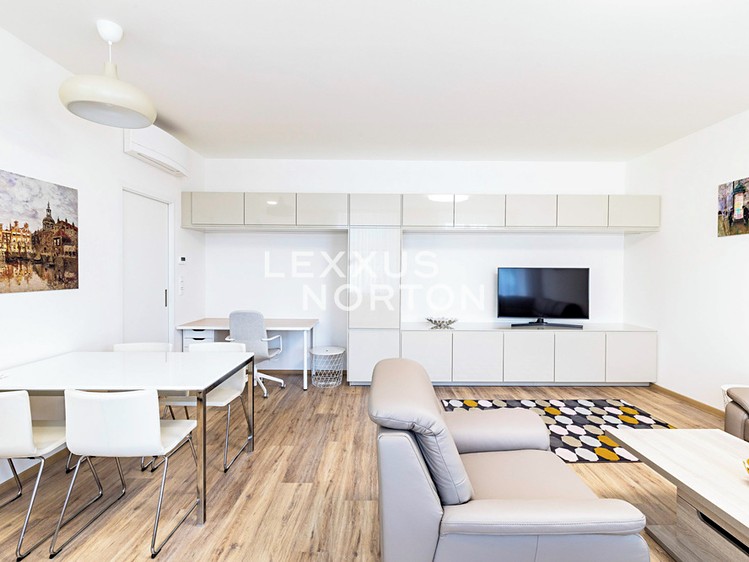 Pronájem bytu 2+kk 73 m² - foto 2