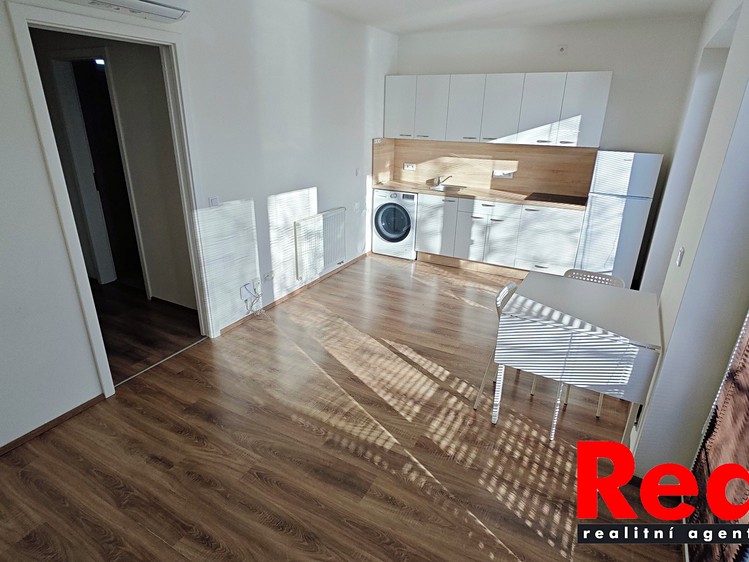Pronájem bytu 1+kk 35 m² - foto 4