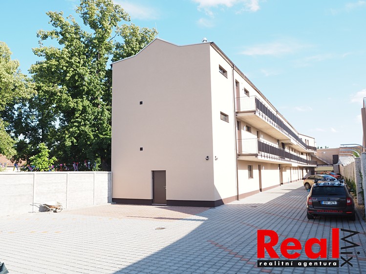 Pronájem bytu 1+kk 35 m² - foto 3