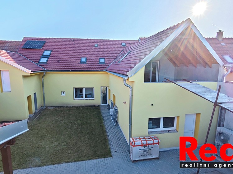 Pronájem bytu 4+kk 97 m² (Podkrovní) - foto 4