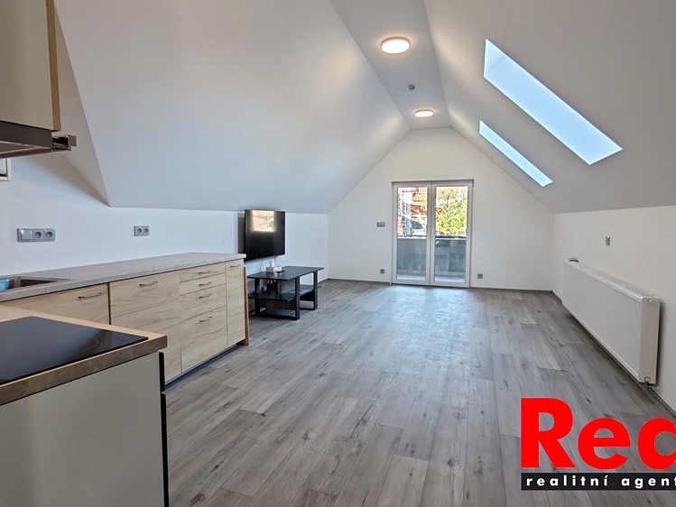 Pronájem bytu 4+kk 97 m² (Podkrovní) - foto 5