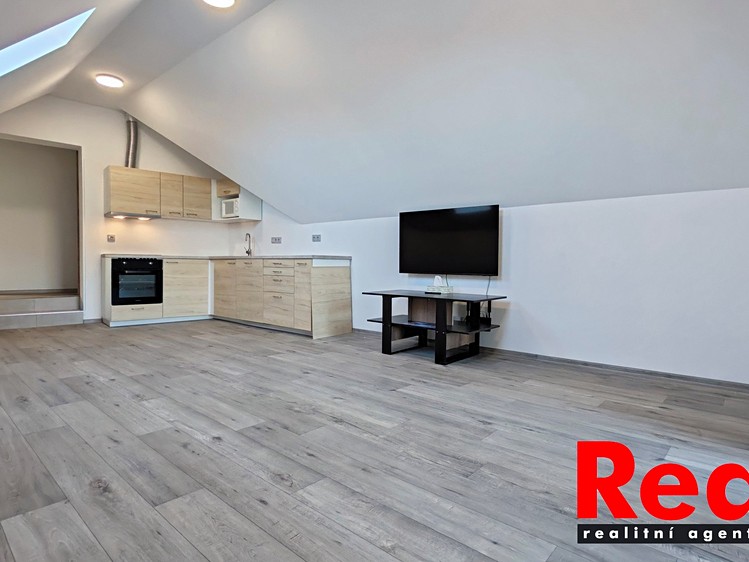 Pronájem bytu 4+kk 97 m² (Podkrovní) - foto 6