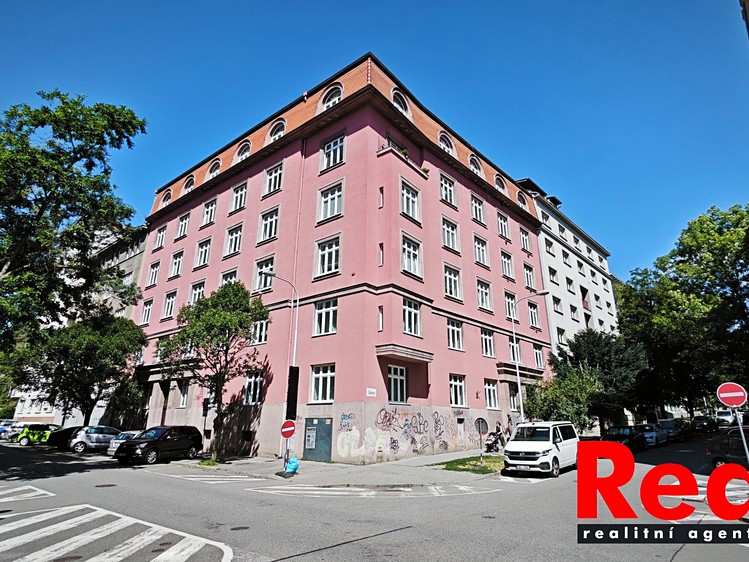 Pronájem bytu 3+1 69 m² - foto 3