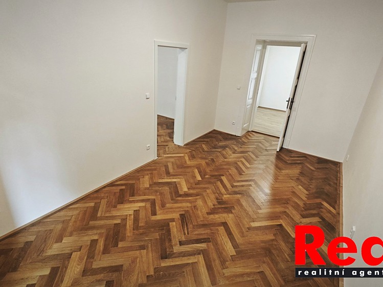 Pronájem bytu 3+1 69 m² - foto 6