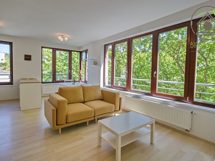 Pronájem bytu 2+kk 64 m² - foto 1
